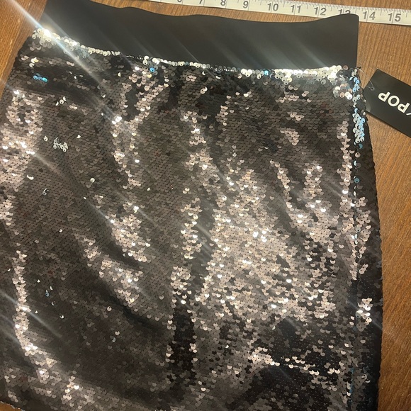Walk Pop sequin skirt - Picture 7 of 7